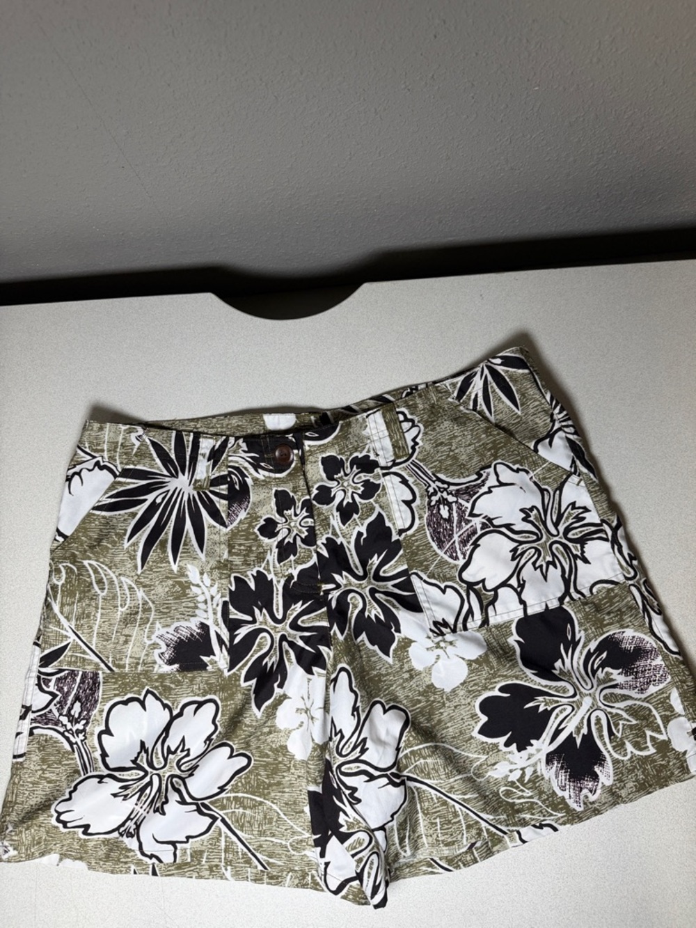 Olive Floral Print Women's Bermuda Shorts